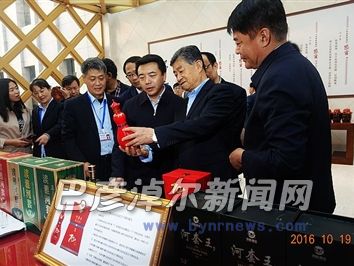 10月19日,张晓兵在河套酒业集团调研。