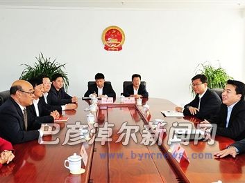 10月13日,市委副书记、代市长张晓兵与市人大常委会领导座谈。