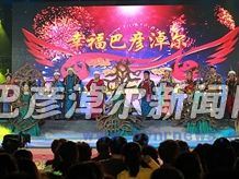 巴彦淖尔老年大学学员在市春晚上表演