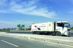 首府:车窗频抛物 快速路清扫难