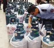 玉泉区交警一天查获3辆“移动炸弹”